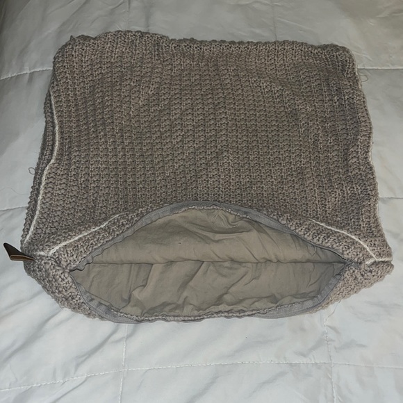 Ugg pillow case - Picture 3 of 8